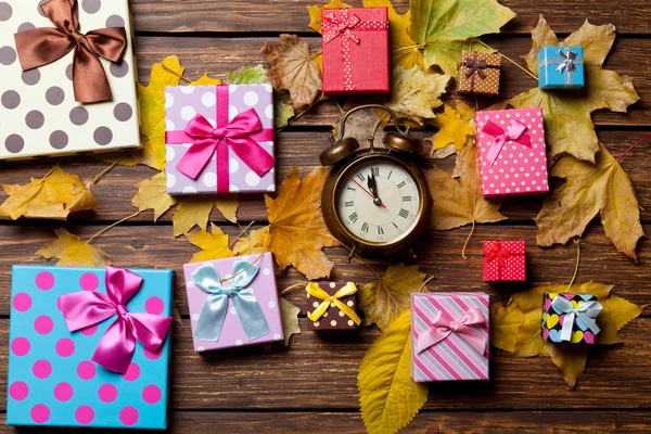 Alarm clock and gifts — Stock Photo, Image