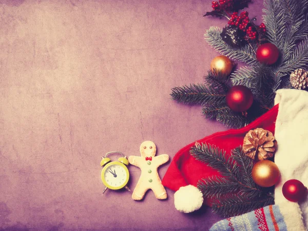 Alarm clock and gingerbread man — Stock Photo, Image