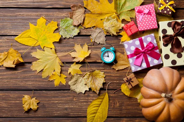 Alarm clock and gifts — Stock Photo, Image