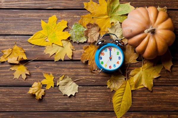 Alarm clock and pumpkin — Stock Photo, Image