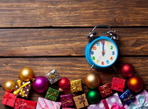 Alarm clock and christmas baubles — Stock Photo, Image