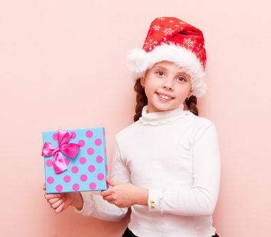 Hediye kutusu olan kız.