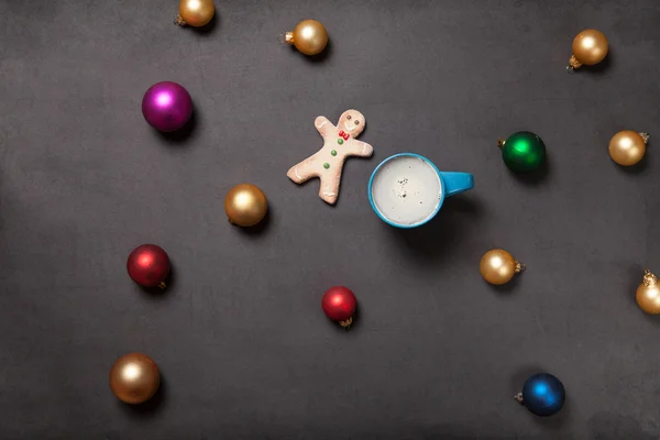 Cup of coffee and gingerbread man — Stock Photo, Image