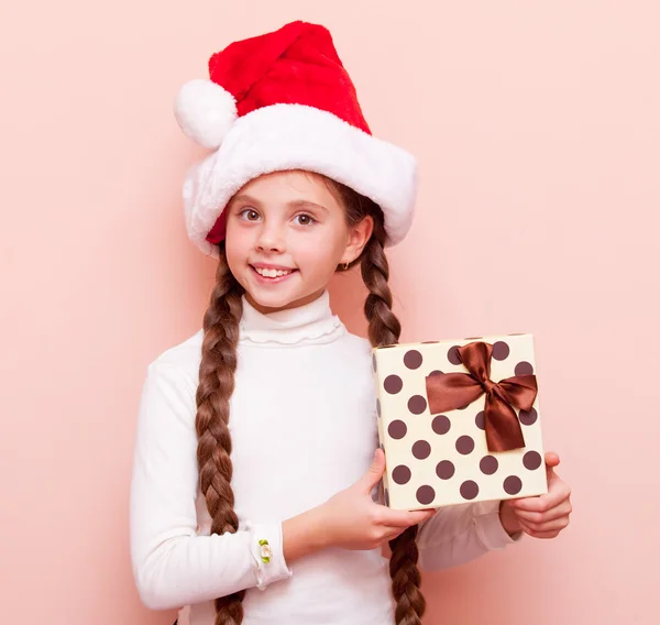 Menina com caixa de presente — Fotografia de Stock