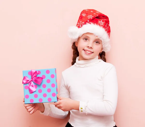 Fille avec boîte cadeau — Photo