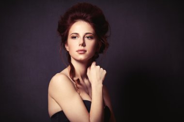 karanlık backgorund kadın