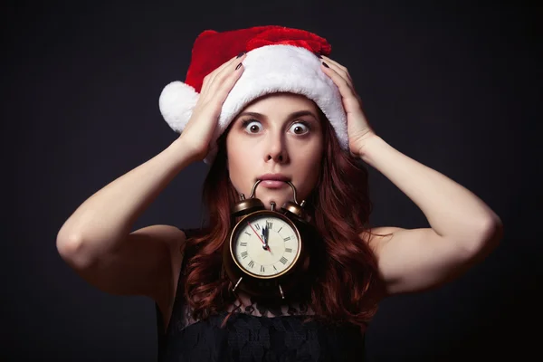 Mujer en sombrero con reloj — Foto de Stock