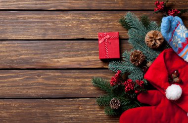 ahşap zemin üzerinde Noel hediyesi