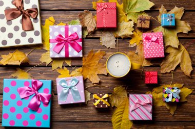 kahve ve sezon hediyeler yaprakları ile