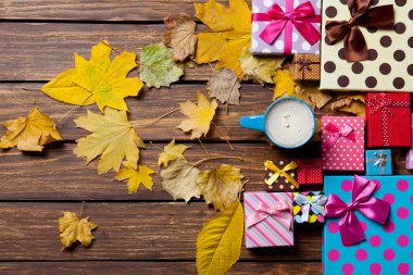 kahve ve sezon hediyeler yaprakları ile