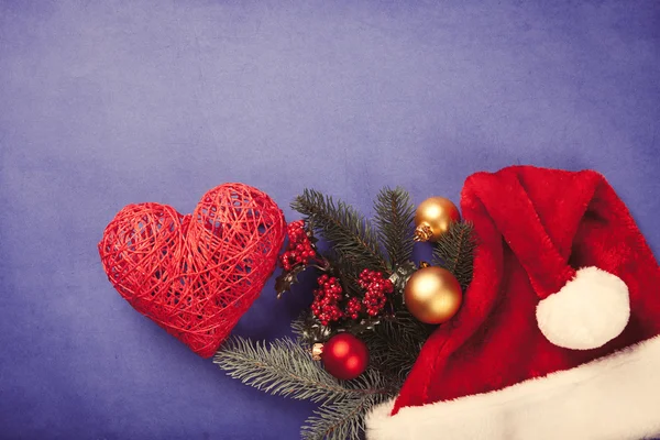 Kalp şekli oyuncak ve Noel baubles — Stok fotoğraf