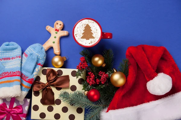 Copa de capuchino con árbol de Navidad —  Fotos de Stock