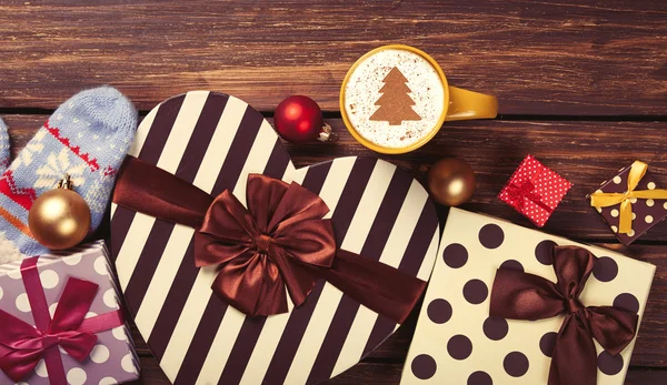 Kopje cappuccino met kerstboom — Stockfoto