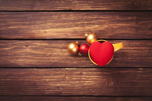 Grannlåt och hjärta form leksak — Stockfoto