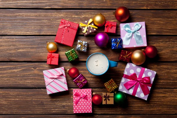 Tazza di caffè e regali di Natale — Foto Stock