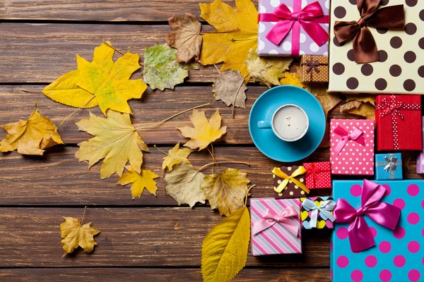 잎 커피와 계절 선물 — 스톡 사진
