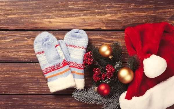 Mittens and christmas gifts — Stock Photo, Image