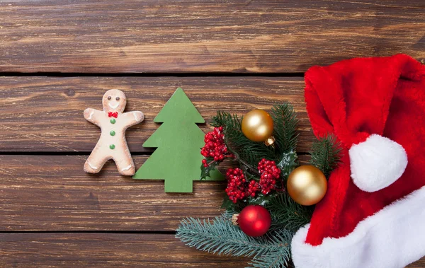 Hombre de pan de jengibre y regalos —  Fotos de Stock