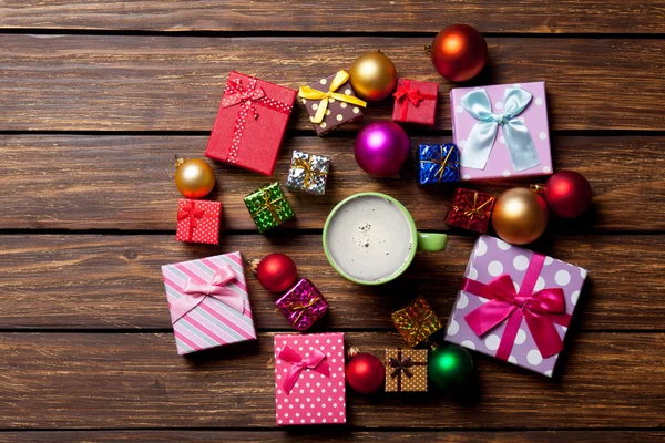 Tazza di caffè e regali di Natale — Foto Stock