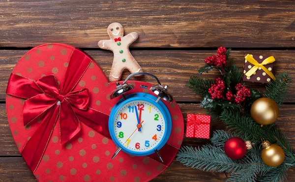 Hombre de jengibre y regalos de Navidad — Foto de Stock