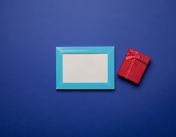 Photo frame and gift box — Stock Photo, Image