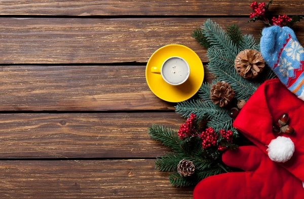 De giften van Kerstmis en kopje koffie — Stockfoto