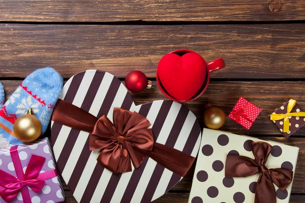 Herzförmiges Spielzeug und Weihnachtsgeschenke — Stockfoto
