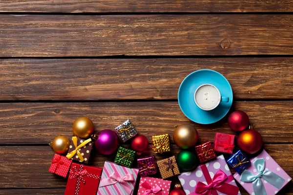 Taza de café y regalos de Navidad —  Fotos de Stock