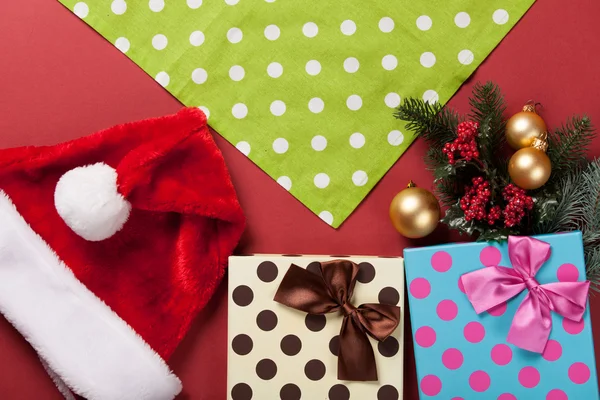 Рождественские подарки и салфетки — стоковое фото