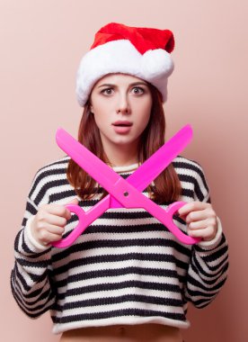 kadın komik makas ile kesme 