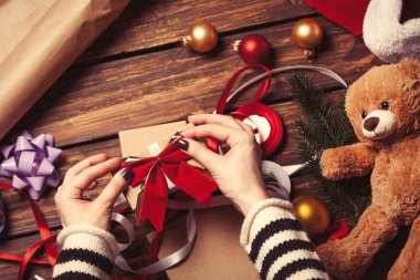 Eller ve Noel hediyesi