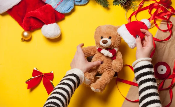 Woman hands and teddy bear toy — Stock Photo, Image