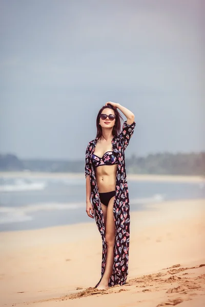 Junge rothaarige Frau im Bikini — Stockfoto
