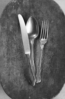 ahşap üzerinde Vintage çatal bıçak takımı