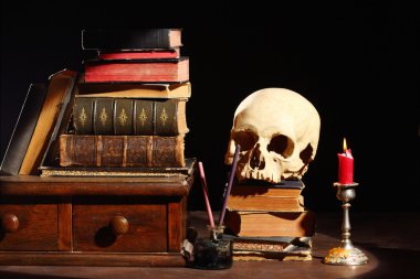 kitap ve kafatası 