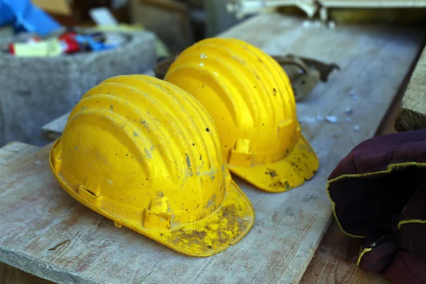 黄色的头盔 — 图库照片
