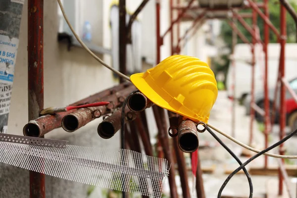 Casco amarillo — Foto de Stock