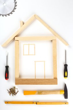 Araçlar dışında yapılmış ev