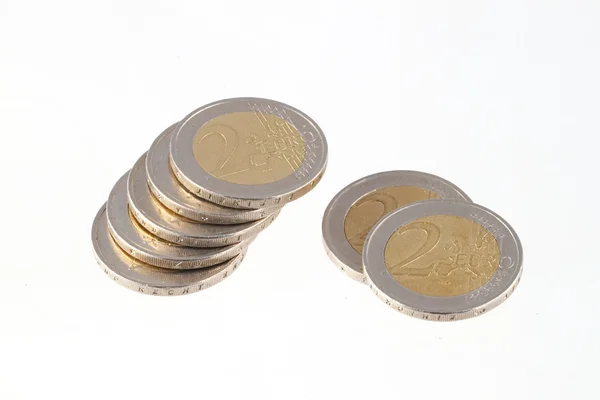 Foto de cerca de una pila de dos monedas de euros . —  Fotos de Stock