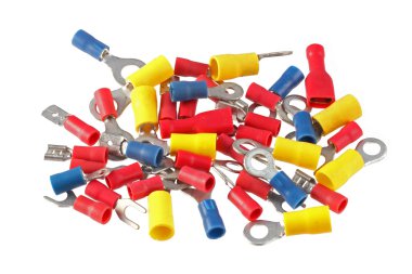 Düz beyaz arka plan üzerinde elektronik kıvrım bağlantıları.