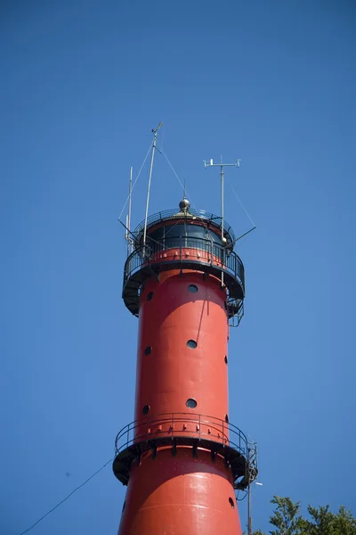 Farol em um dia brilhante com céu limpo — Fotografia de Stock