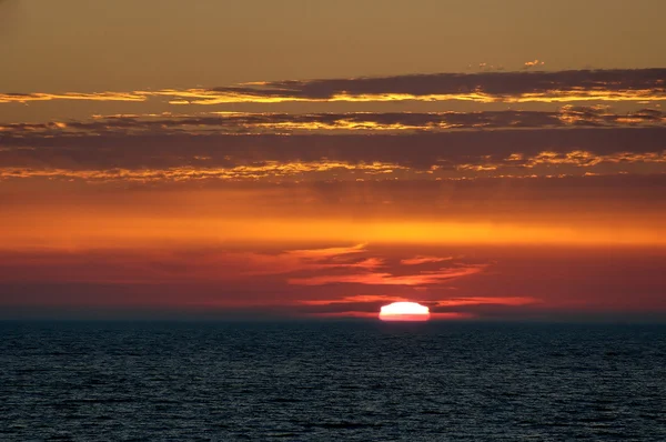 Ηλιοβασίλεμα στην παραλία της Βαλτικής θάλασσας στην Πολωνία — Φωτογραφία Αρχείου