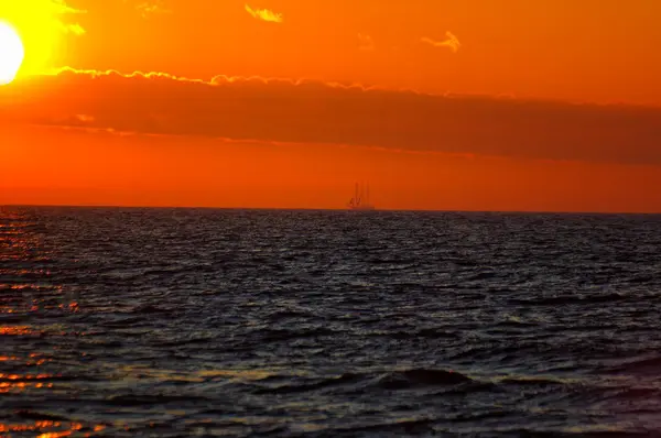 Tramonto sulla spiaggia del Mar Baltico in Polonia — Foto Stock