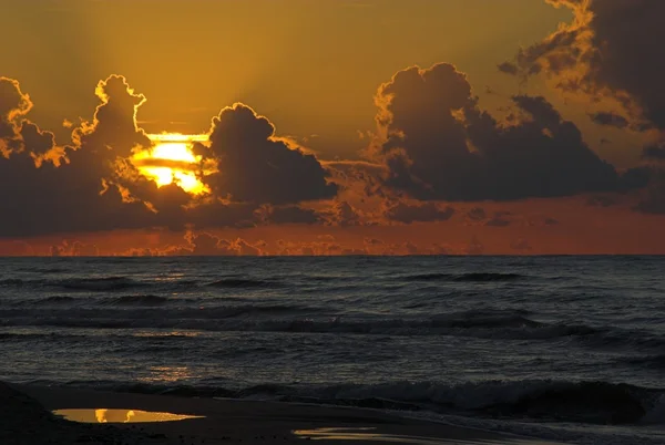 在波兰的波罗的海海边日落 — 图库照片