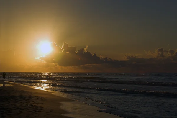 波兰巴尔蒂克海滩上的日落 — 图库照片