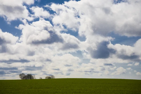 Landschaft Mit Blauem Himmel Und Grünen Hügeln Polen — Stockfoto