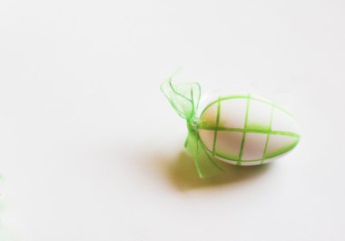 Paskalya yumurtası; yumurta; boyalı yumurta; yaprakları; gelenek; Maneviyat; din; Paskalya; Paskalya yumurtaları; Kırmızı yaprakları; Sarı yapraklar; Gıda; havlu; Romen havlu; kavramı; Tasarım; Polonya; parlak; renkli; boyalı; dekore edilmiş; işlemeli