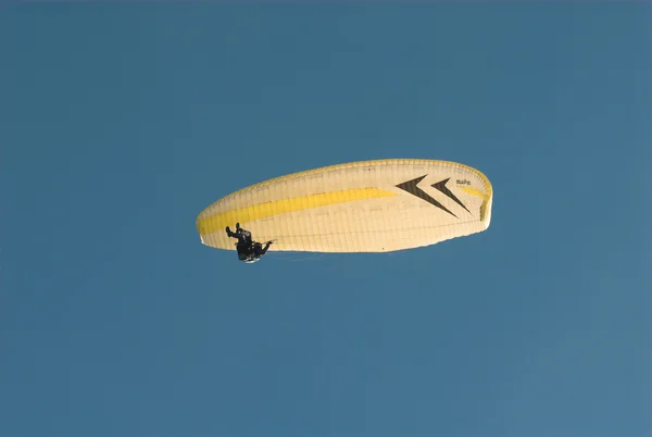 Person Flying Parachute — Stock Photo, Image