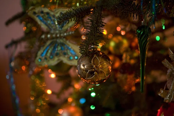 Color Árbol Verde Navidad Con Bolas Decoración —  Fotos de Stock