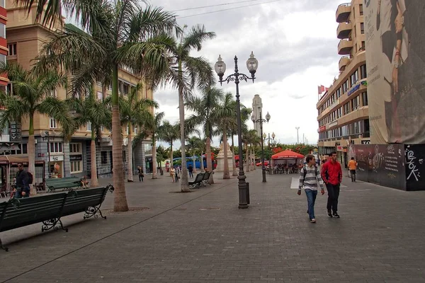Spanya Nın Tenerife Şehrindeki Sanca Cruz Şehrinin Sokaklarında Ilginç Renkli — Stok fotoğraf